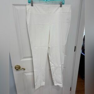 NWT Crown & Ivy Ashely White Pull-On Pants